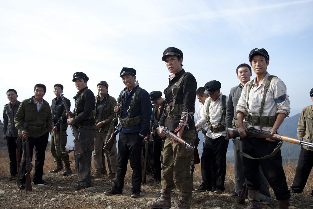 Giữa Làn Lửa Đạn 2010